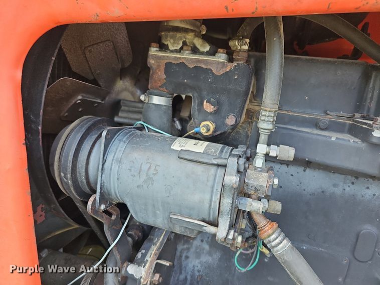 image for item NU9121 1981 Allis Chalmers 7045  tractor