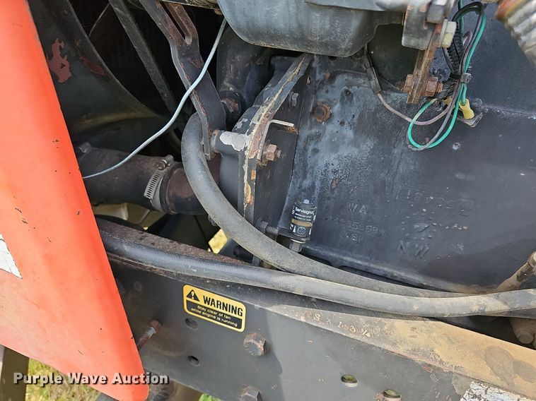 image for item NU9121 1981 Allis Chalmers 7045  tractor