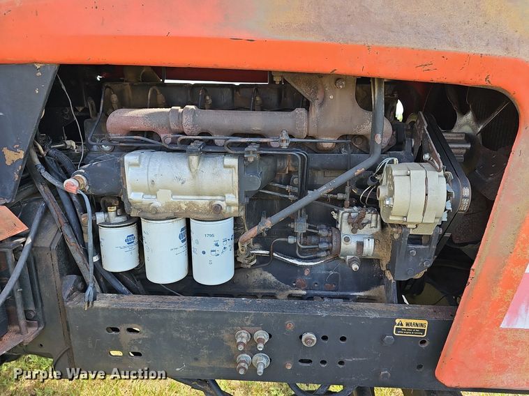 image for item NU9121 1981 Allis Chalmers 7045  tractor