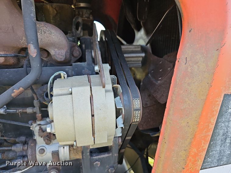 image for item NU9121 1981 Allis Chalmers 7045  tractor