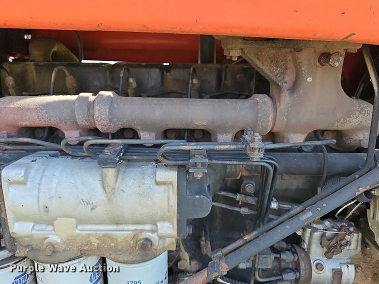 image for item NU9121 1981 Allis Chalmers 7045  tractor