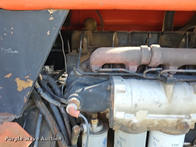 image for item NU9121 1981 Allis Chalmers 7045  tractor
