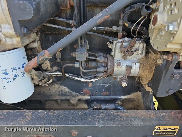 image for item NU9121 1981 Allis Chalmers 7045  tractor