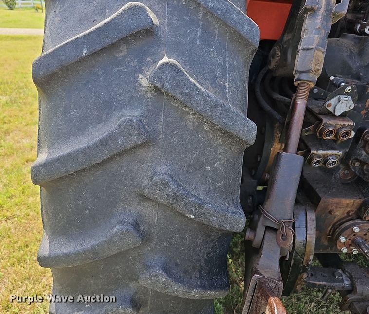 image for item NU9121 1981 Allis Chalmers 7045  tractor