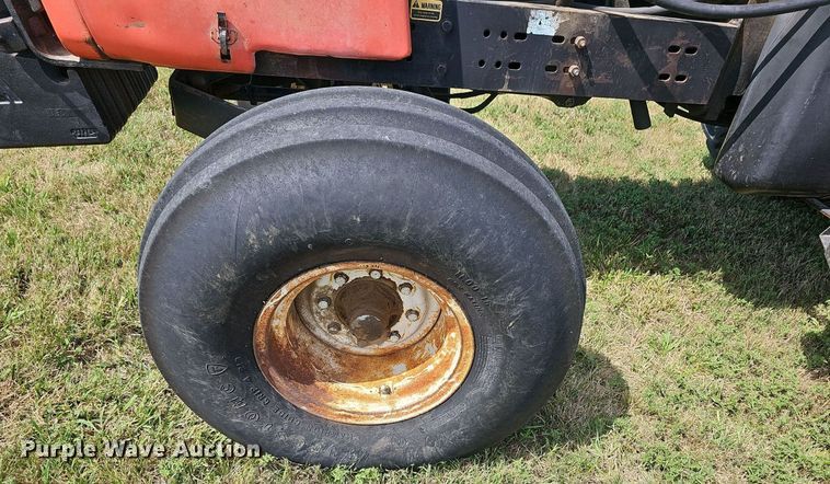 image for item NU9121 1981 Allis Chalmers 7045  tractor