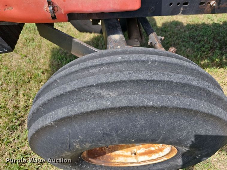 image for item NU9121 1981 Allis Chalmers 7045  tractor