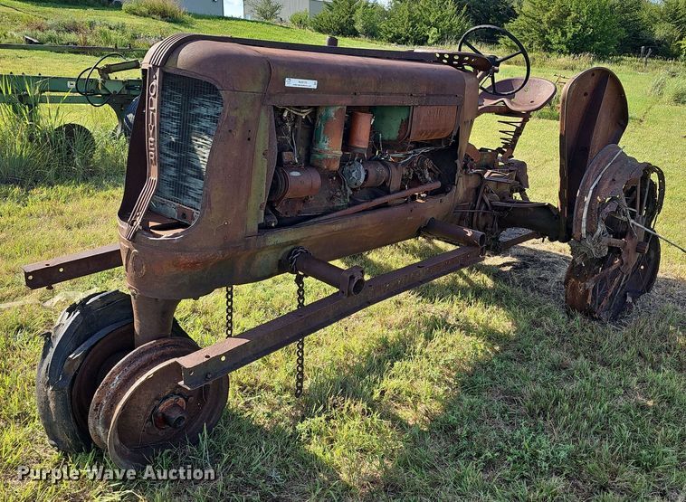 image for item NU9129 1941 Oliver 70  tractor