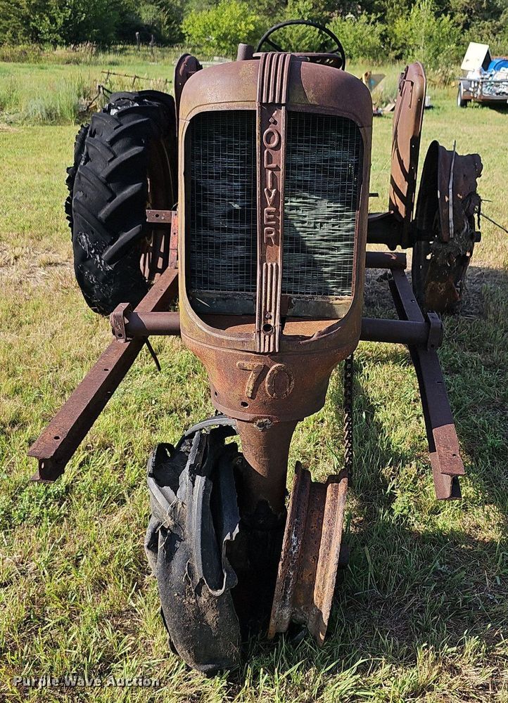 image for item NU9129 1941 Oliver 70  tractor