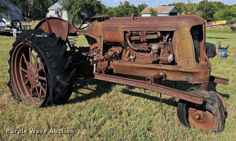 image for item NU9129 1941 Oliver 70  tractor