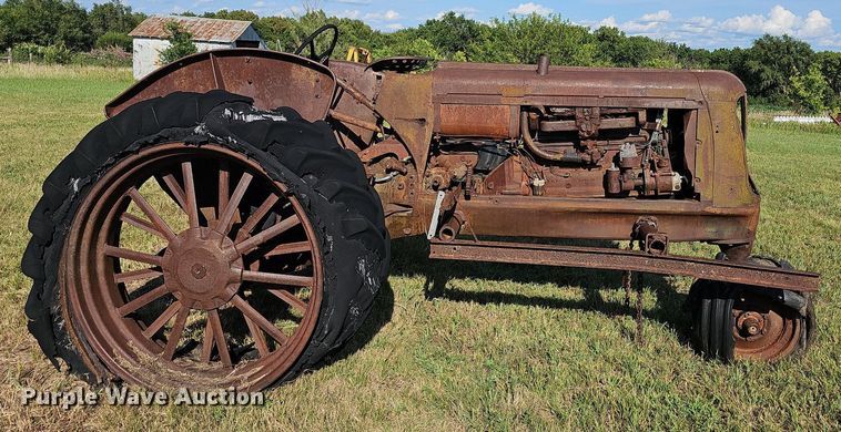 image for item NU9129 1941 Oliver 70  tractor