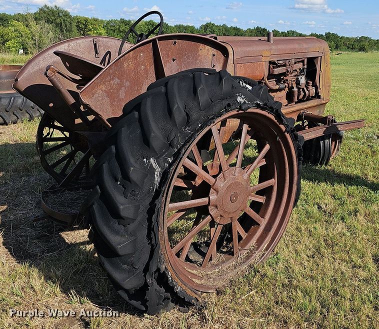 image for item NU9129 1941 Oliver 70  tractor