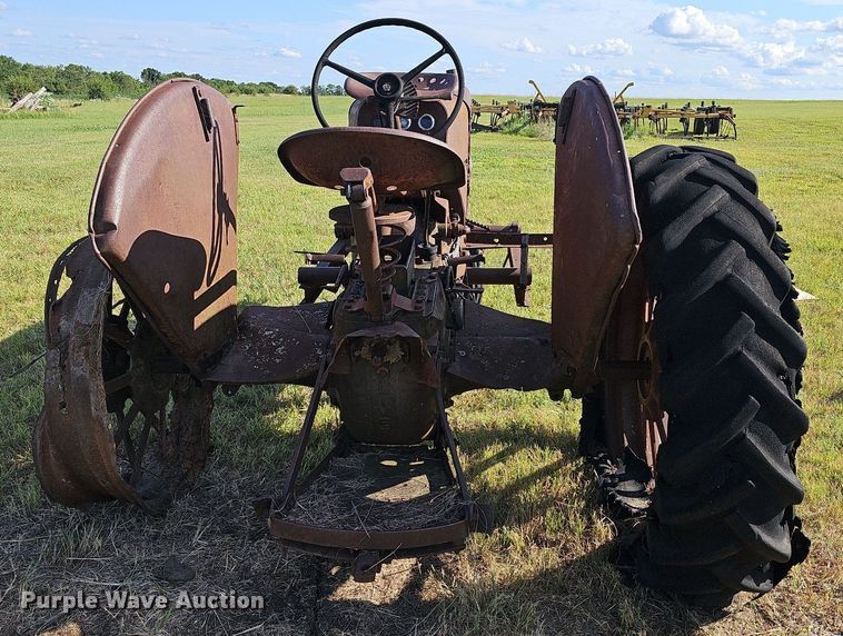 image for item NU9129 1941 Oliver 70  tractor