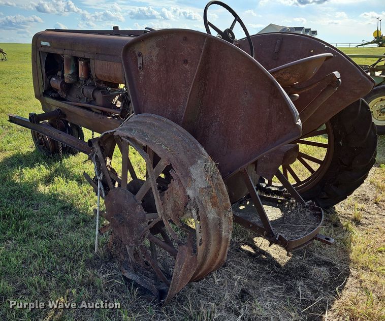 image for item NU9129 1941 Oliver 70  tractor