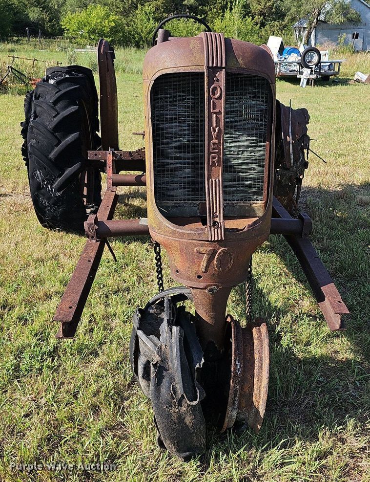 image for item NU9129 1941 Oliver 70  tractor