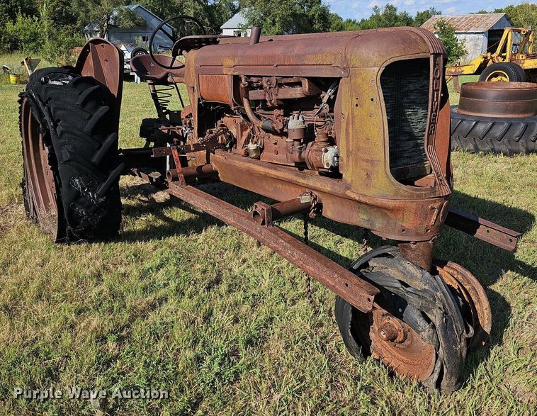image for item NU9129 1941 Oliver 70  tractor