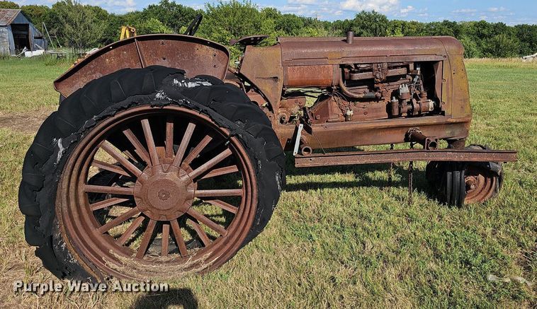 image for item NU9129 1941 Oliver 70  tractor