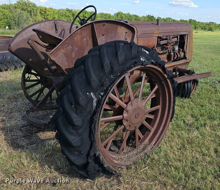 image for item NU9129 1941 Oliver 70  tractor