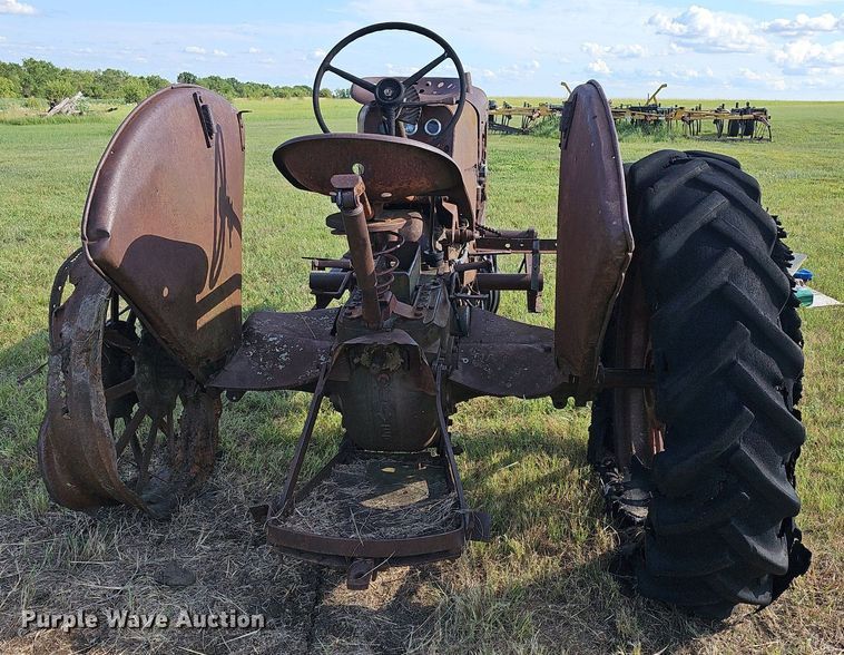 image for item NU9129 1941 Oliver 70  tractor