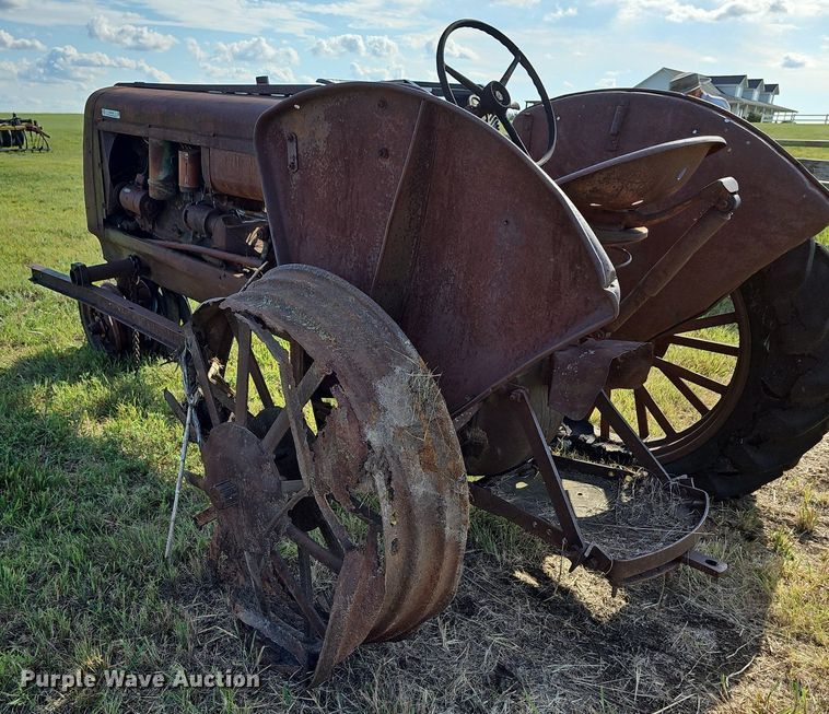 image for item NU9129 1941 Oliver 70  tractor