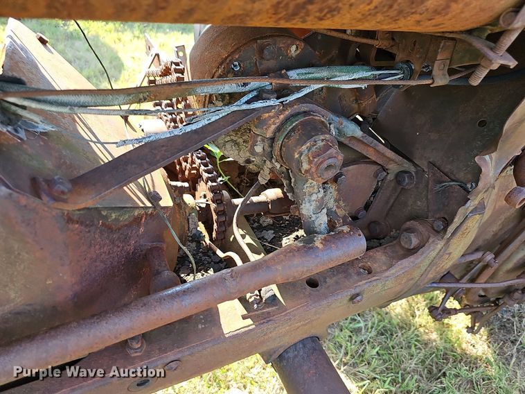 image for item NU9129 1941 Oliver 70  tractor