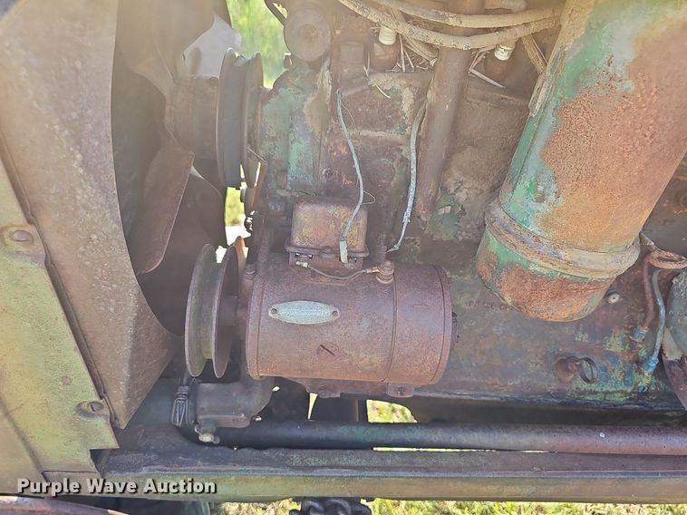 image for item NU9129 1941 Oliver 70  tractor