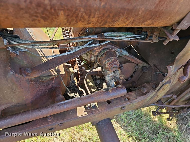 image for item NU9129 1941 Oliver 70  tractor