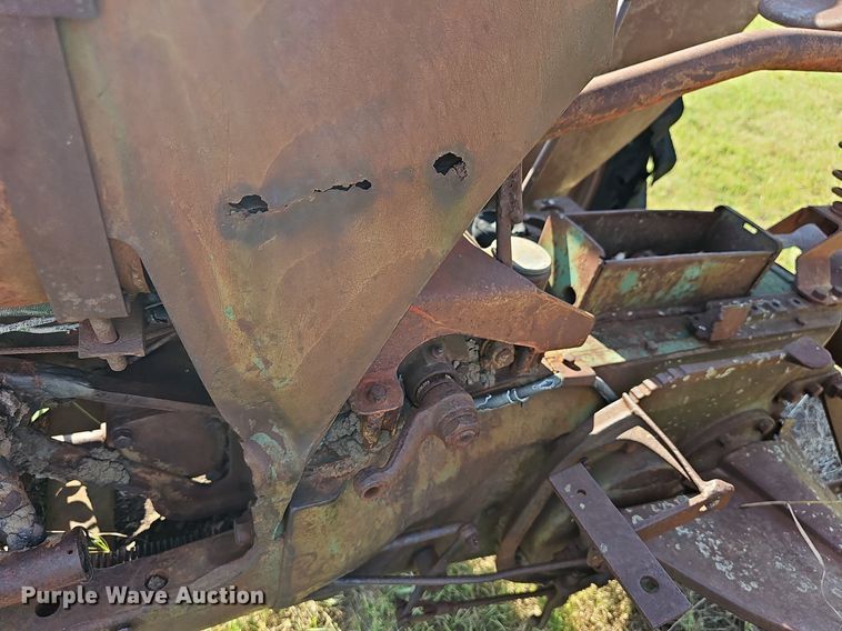 image for item NU9129 1941 Oliver 70  tractor