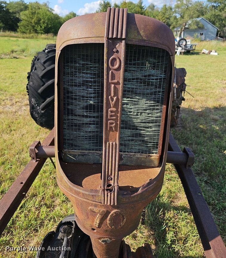 image for item NU9129 1941 Oliver 70  tractor