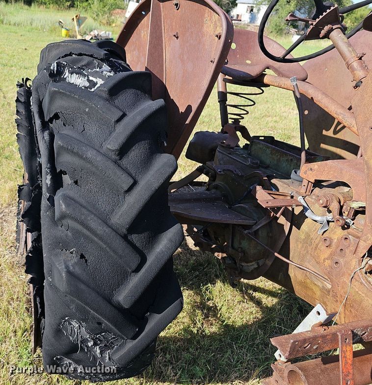 image for item NU9129 1941 Oliver 70  tractor