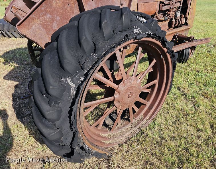 image for item NU9129 1941 Oliver 70  tractor