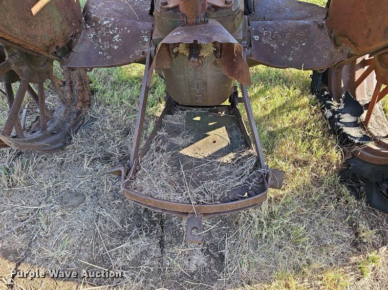 image for item NU9129 1941 Oliver 70  tractor