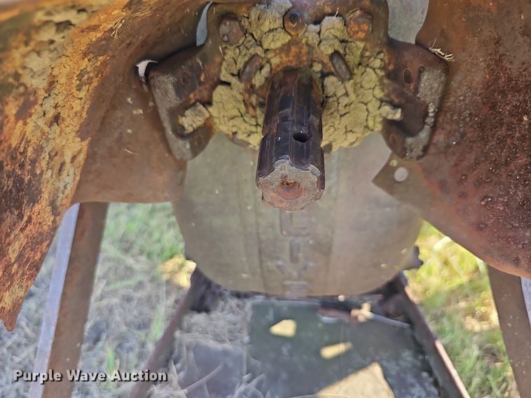 image for item NU9129 1941 Oliver 70  tractor