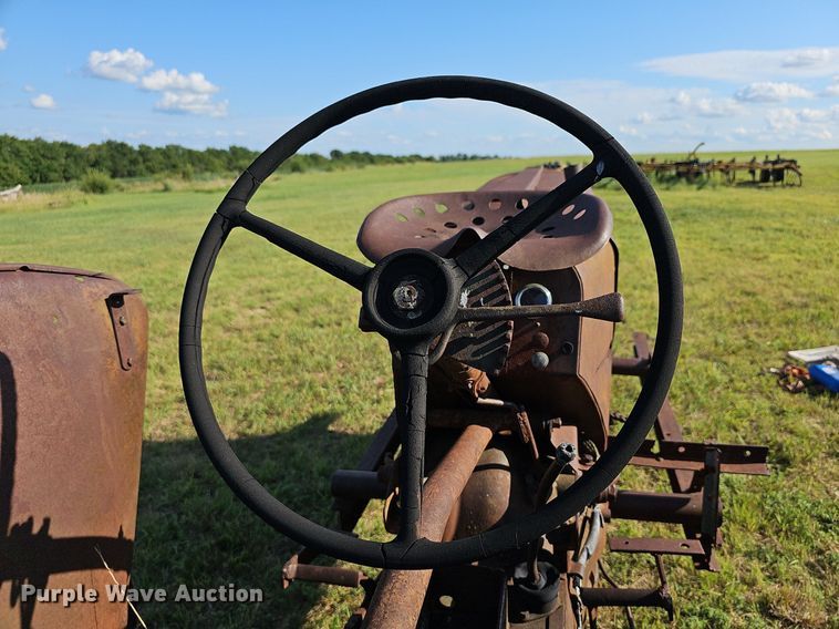 image for item NU9129 1941 Oliver 70  tractor