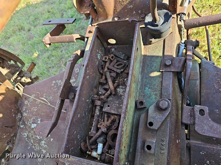 image for item NU9129 1941 Oliver 70  tractor