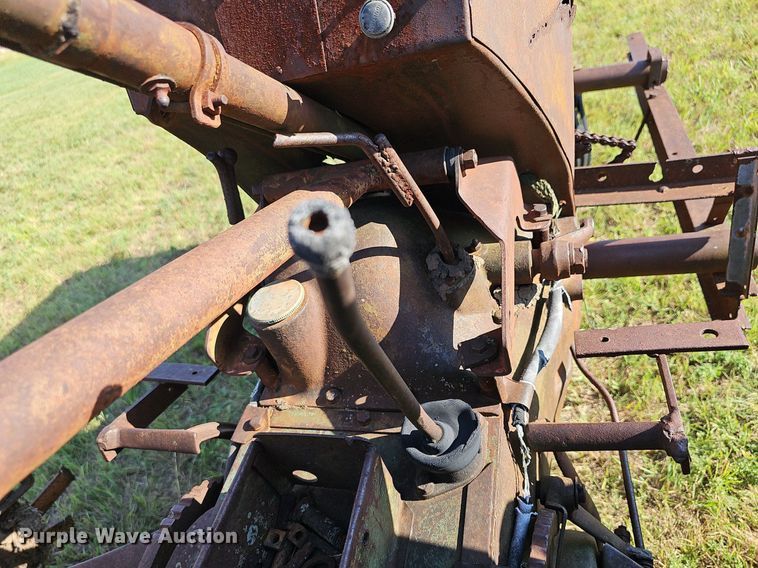 image for item NU9129 1941 Oliver 70  tractor