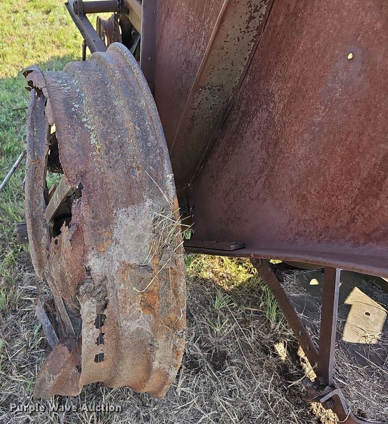 image for item NU9129 1941 Oliver 70  tractor