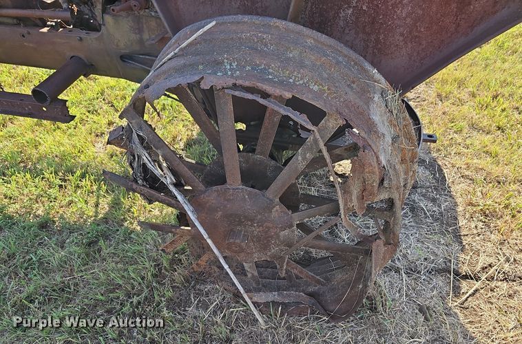 image for item NU9129 1941 Oliver 70  tractor