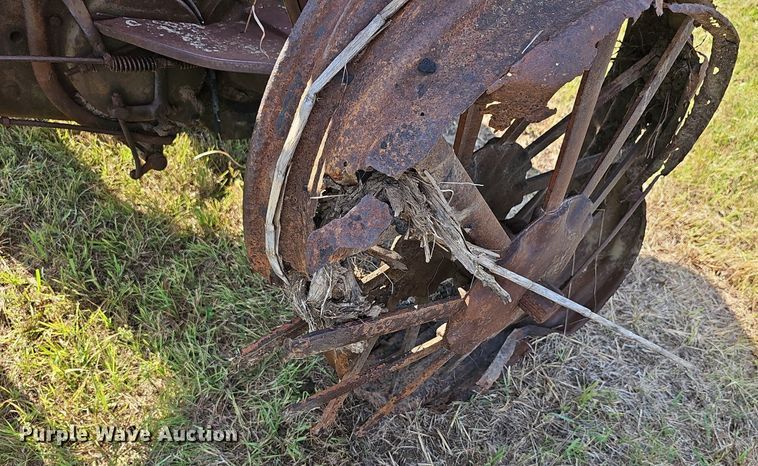 image for item NU9129 1941 Oliver 70  tractor