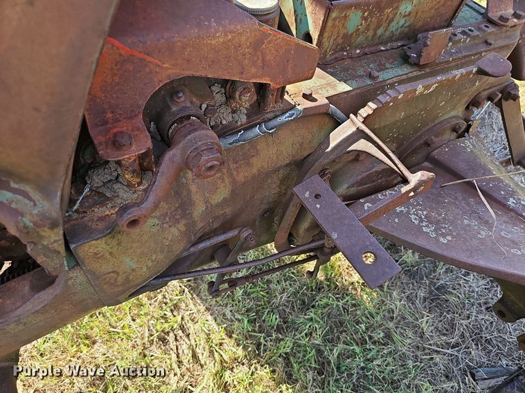 image for item NU9129 1941 Oliver 70  tractor