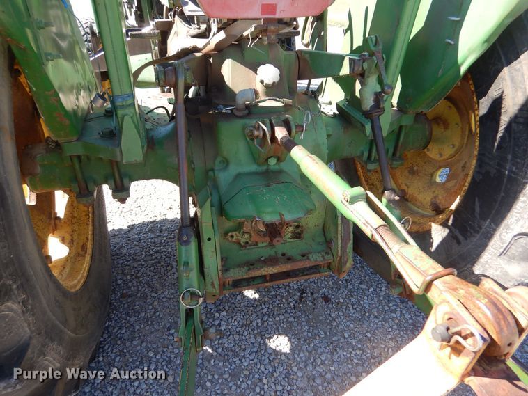 image for item NY9607 1970 John Deere 2020  tractor