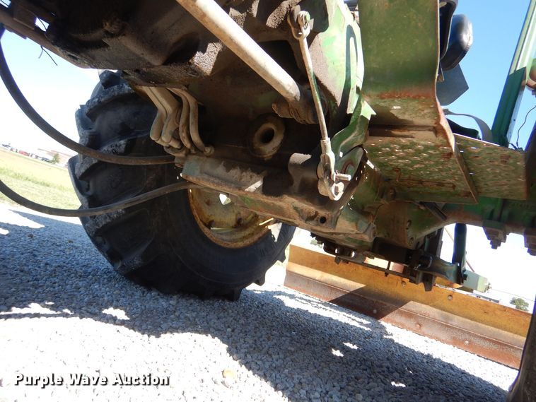 image for item NY9607 1970 John Deere 2020  tractor