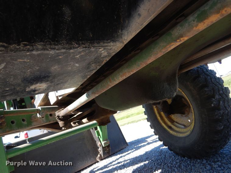 image for item NY9607 1970 John Deere 2020  tractor