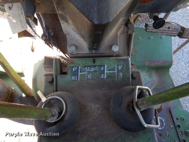 image for item NY9607 1970 John Deere 2020  tractor