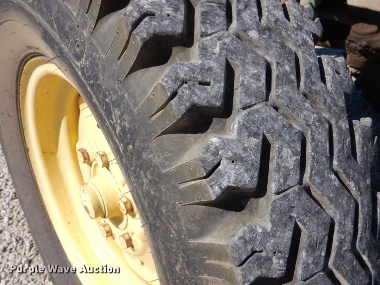 image for item NY9607 1970 John Deere 2020  tractor