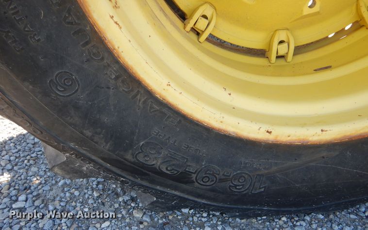 image for item NY9607 1970 John Deere 2020  tractor