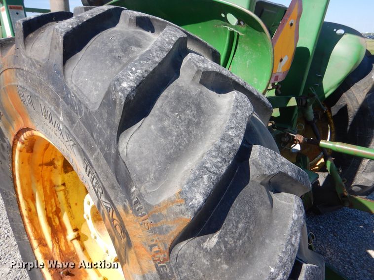 image for item NY9607 1970 John Deere 2020  tractor