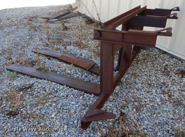 image for item NY9607 1970 John Deere 2020  tractor