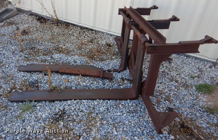 image for item NY9607 1970 John Deere 2020  tractor