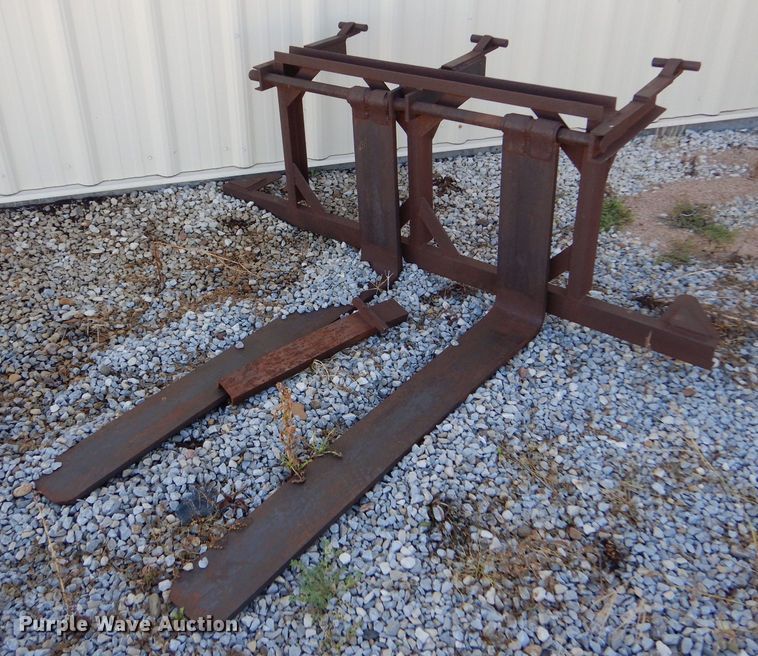 image for item NY9607 1970 John Deere 2020  tractor