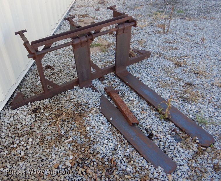 image for item NY9607 1970 John Deere 2020  tractor